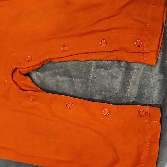 C Holloween pumpkin jackolantern pant suit onesie longsleeve, unrbeanded 6-9mo. - Picture 4 of 7
